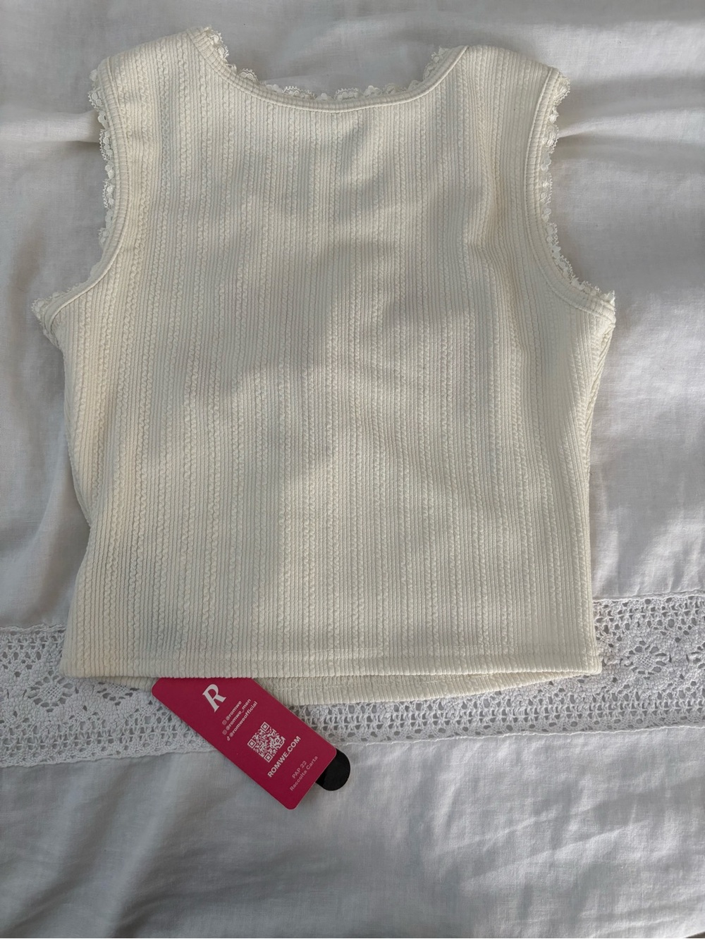 NEW Romwe Women's Himekaji Rabbit Embroidered T-Shirt Top Crewneck Lace Small - Picture 5 of 5